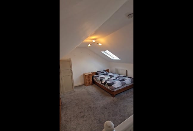 Spacious Double Loft Room – Redfield House Share Main Photo