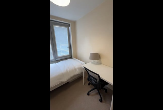 Comfortable room in quiet, clean flat - bills inc’ Main Photo