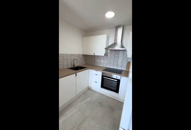 2 Bed 2 Bathroom Flat with Parking, Skyline, B1 Main Photo