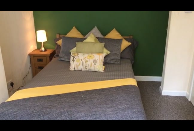 WATCH VIDEO * Amenities on the doorstep! Main Photo