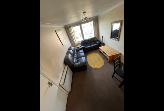 Large double room in Brentwood Main Photo