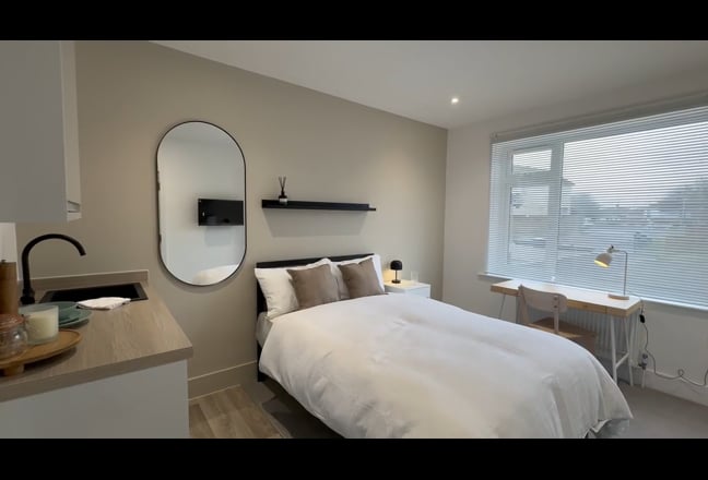 BRAND NEW |Luxury En-Suite Room | Professionals Main Photo