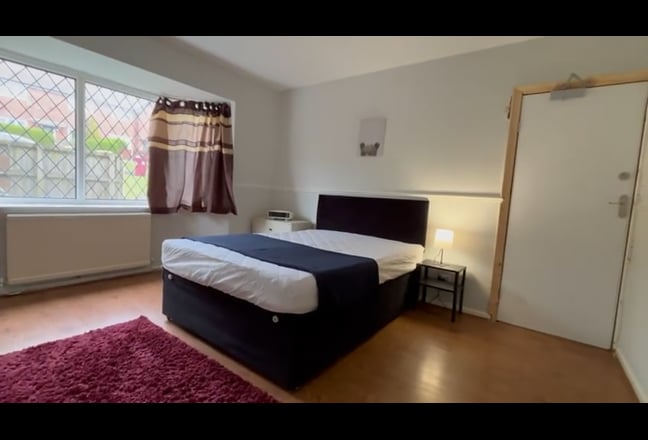 Available - Stylish Double Bedrooms In Bolton Main Photo