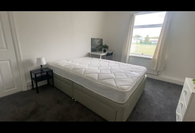 Available - Stylish Double Bedrooms In Bury Main Photo