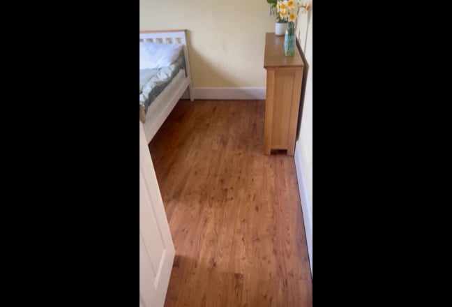  Spacious Room + Office Space Available in  LS17 Main Photo