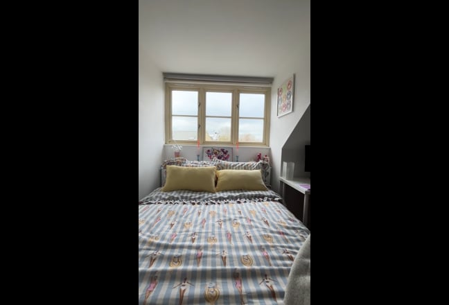 Beautiful Double Room | Modern House | CB1 Main Photo