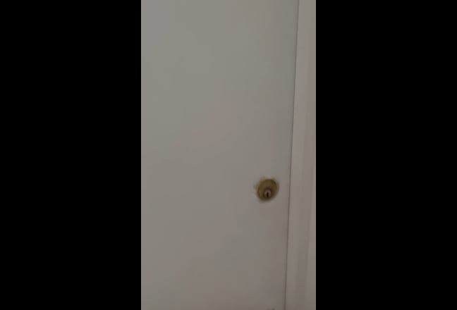 Spacious top floor double room - prime location Main Photo