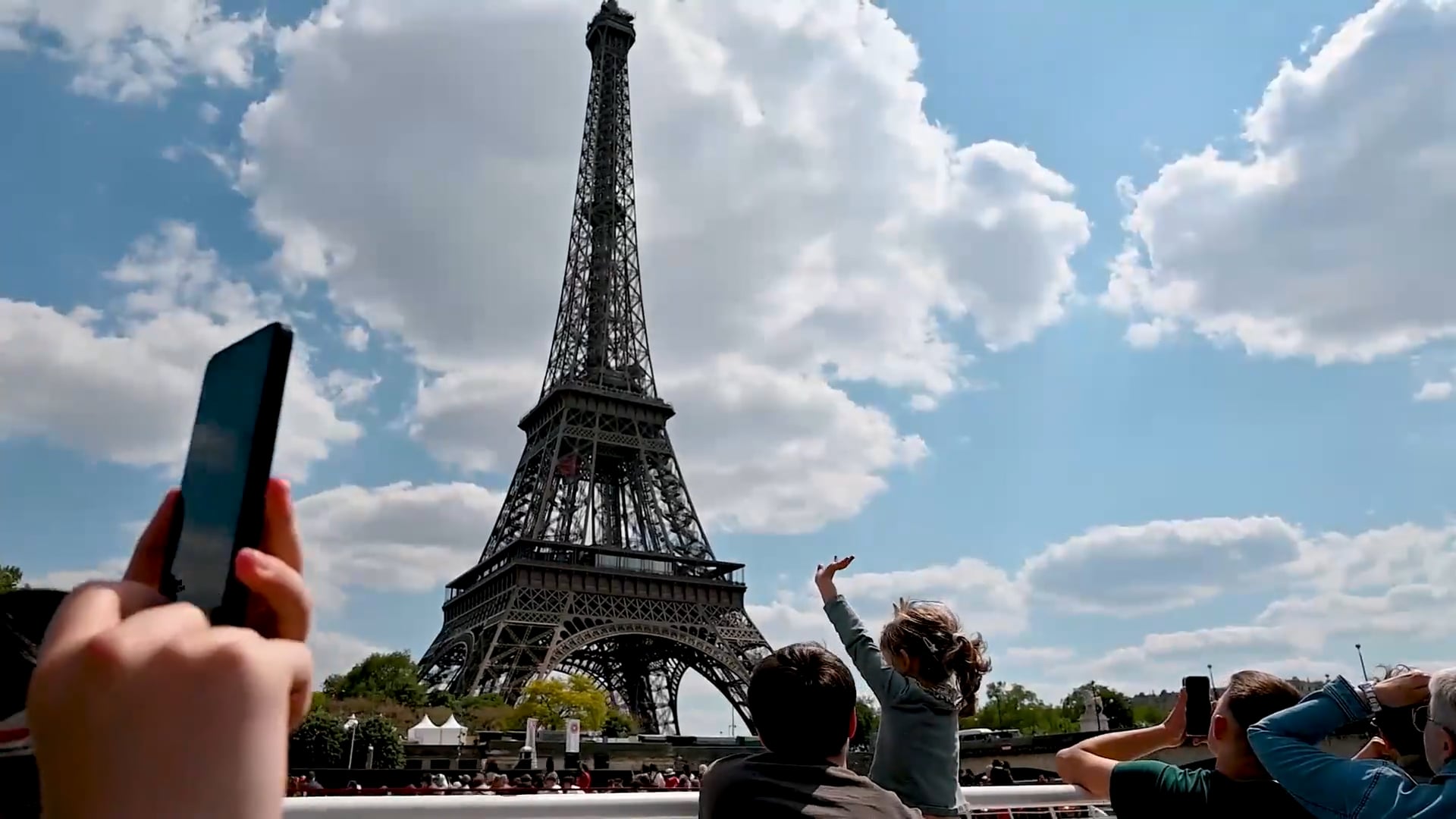 Découvrir Paris en bateaux mouches