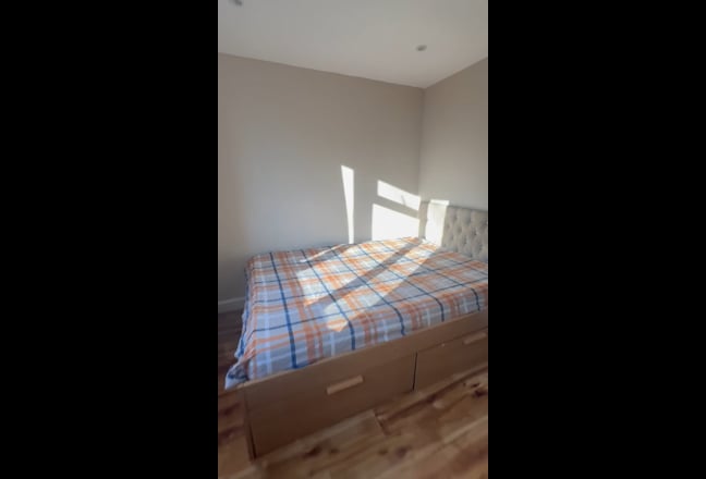 Fully furnished ensuite double  bedroom  Main Photo