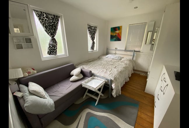 Lovely Double Room in 2bed apt &pound;620pcm Main Photo