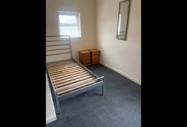 Single Room – East Ham Main Photo