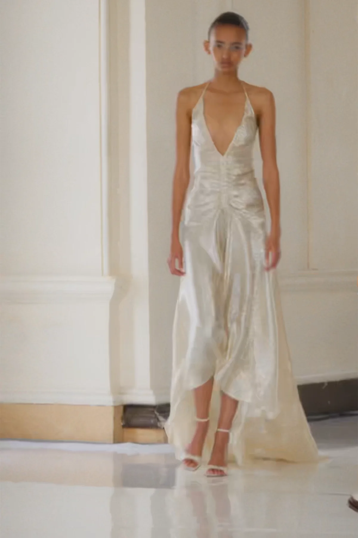 amur gold dress Look18