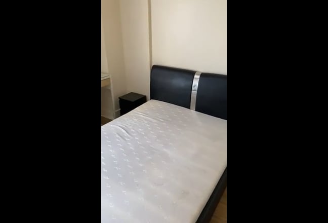 Looking for flat mates Main Photo