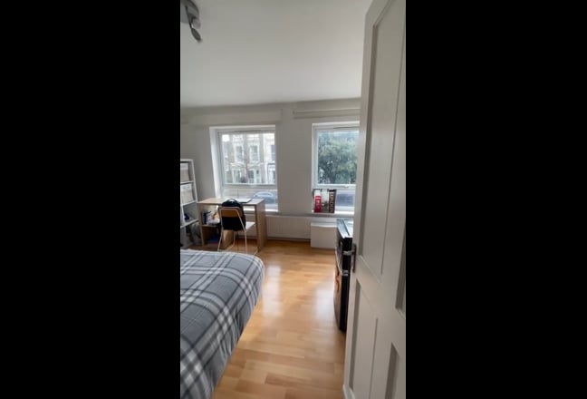 Bright doubler room available - N7 Main Photo