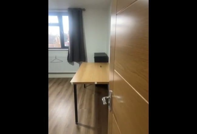 Bright and clean room in East Ham - All bills incl Main Photo