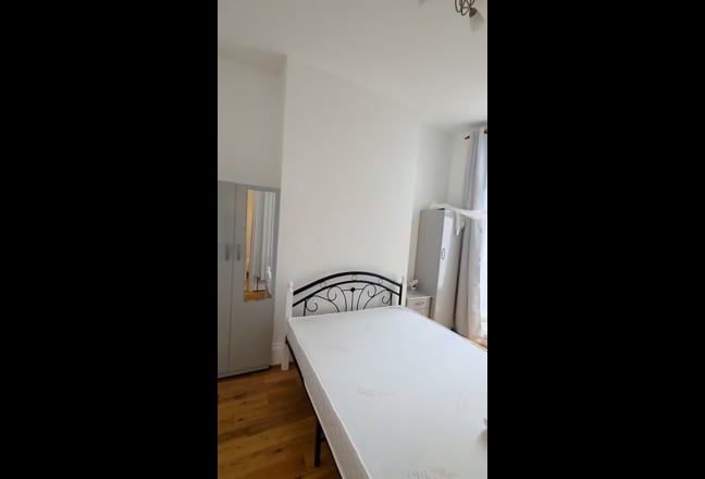 Newly Furbished 5 Double Bedrooms House Main Photo