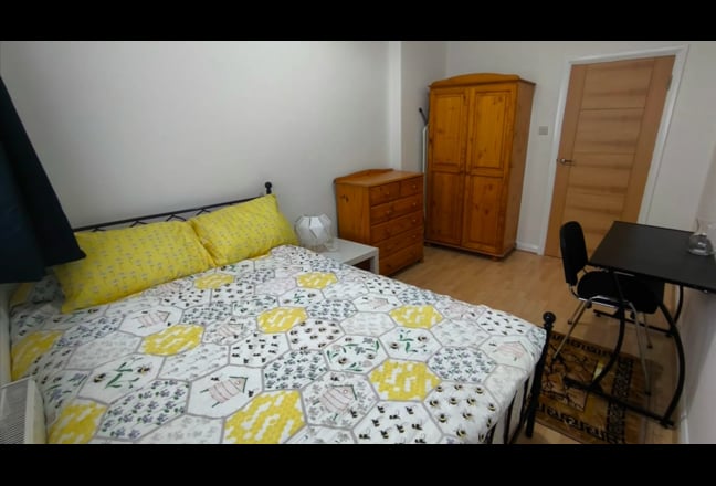 Large Double Room –  Poplar/Canary Wharf Main Photo