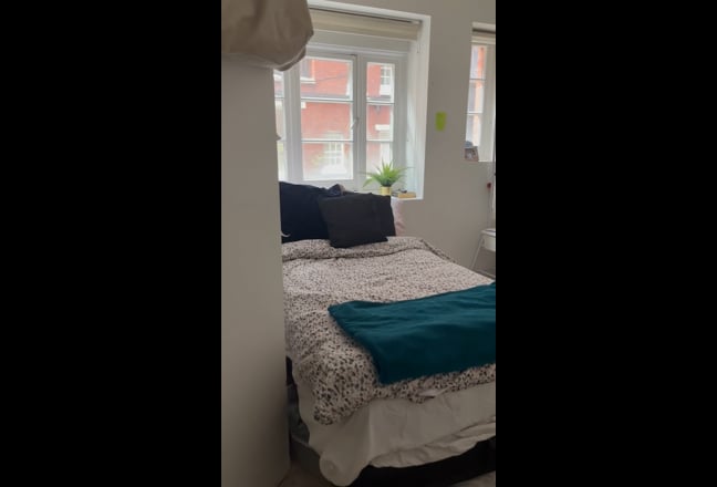 Small Double Room in Kings Cross Main Photo