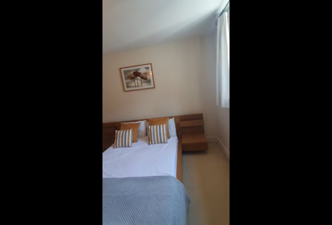 2 Bedroom apartment with balcony in Canary Wharf Main Photo