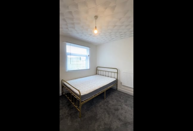 Double Room in a Shared House Main Photo