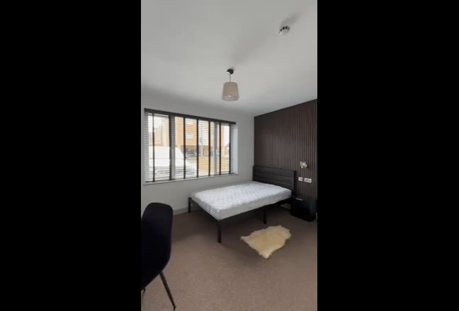  Stunning Newly Refurbished 6-Bedroom HMO  Main Photo