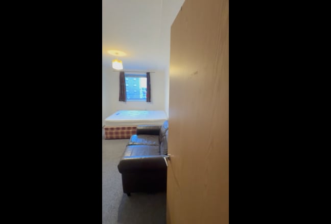 Double bedroom (partly En-suite) Main Photo