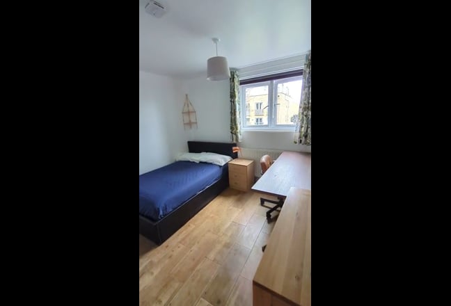 Clean & Contemporary - Female only Main Photo