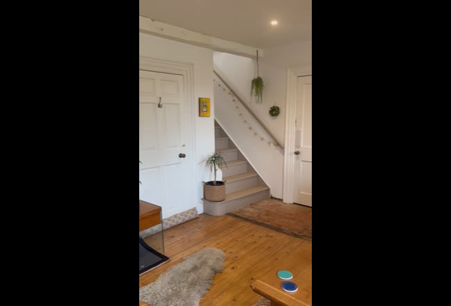 Lovely large room in country cottage. Main Photo