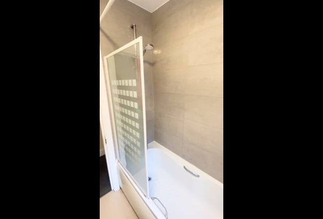 Bright & Spacious Rooms in Brentford Main Photo