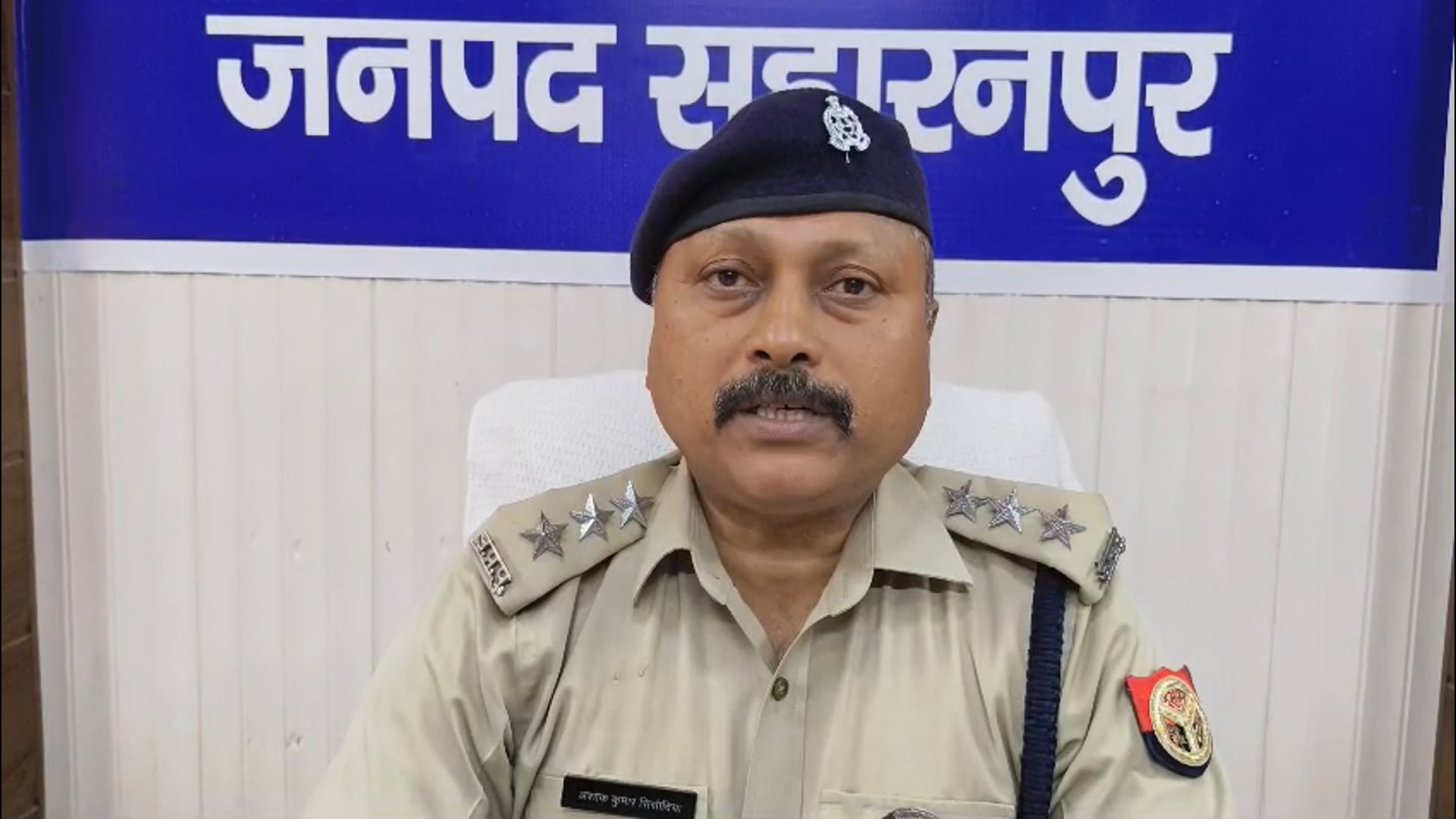 ➡️.... सहारनपुर कस्बा गंगोह जनपद सहारनपुर का सोशल मीडिया पर एक वीडियो वायरल हो रहा है, जिसमे एक मदरसे के छात्र की 02 व्यक्ति पिटाई करते दिखाई दे रहे 
जिसके सम्बन्ध मे क्षेत्राधिकारी गंगोह द्वारा दी गयी बाईट*