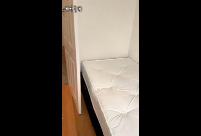 Rooms available in Shirley CR0 Main Photo