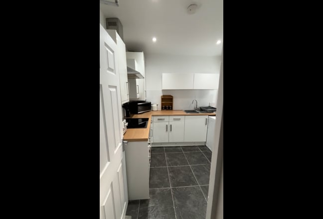 Professional 4-Bed HMO – Enquiries Welcome Main Photo
