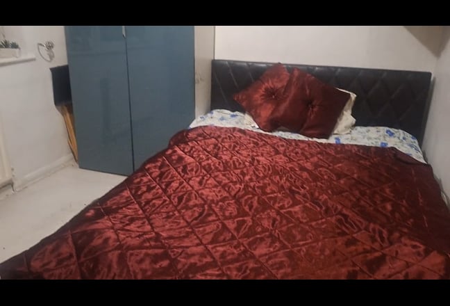    Furnished  (ensuite)   double  room   for   females preferably Main Photo