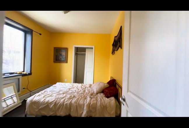 Furnished room for rent in Brooklyn Main Photo