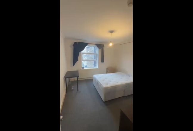 Double Single Use 5' Walk to Westfiled Shopping  Main Photo