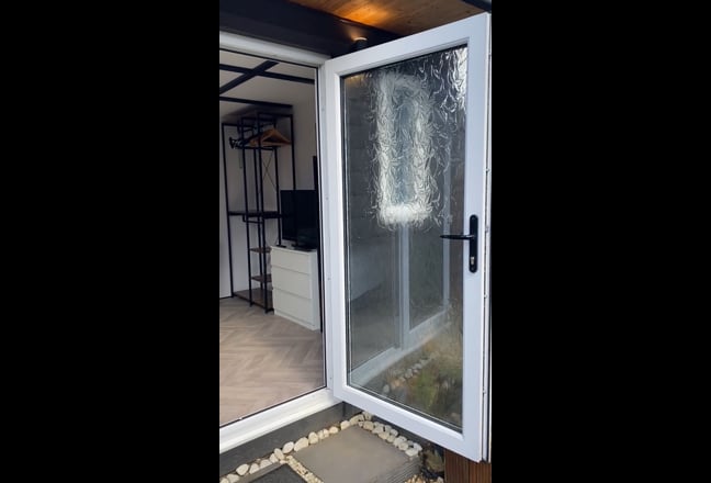 Room in Morden  Main Photo