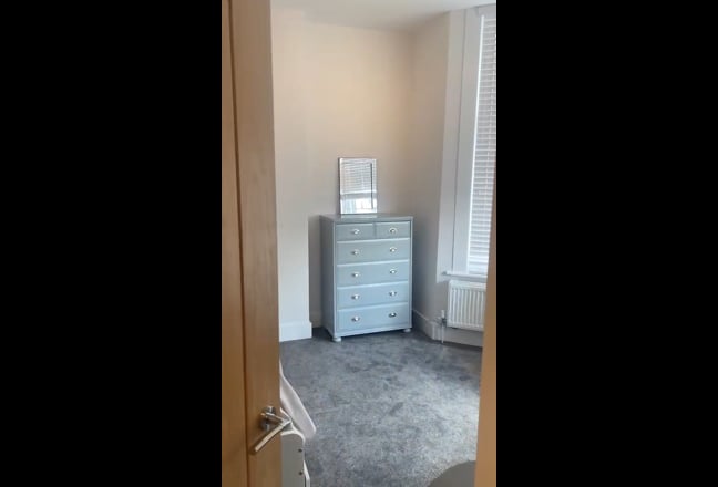 Room available with private bathroom and parking Main Photo