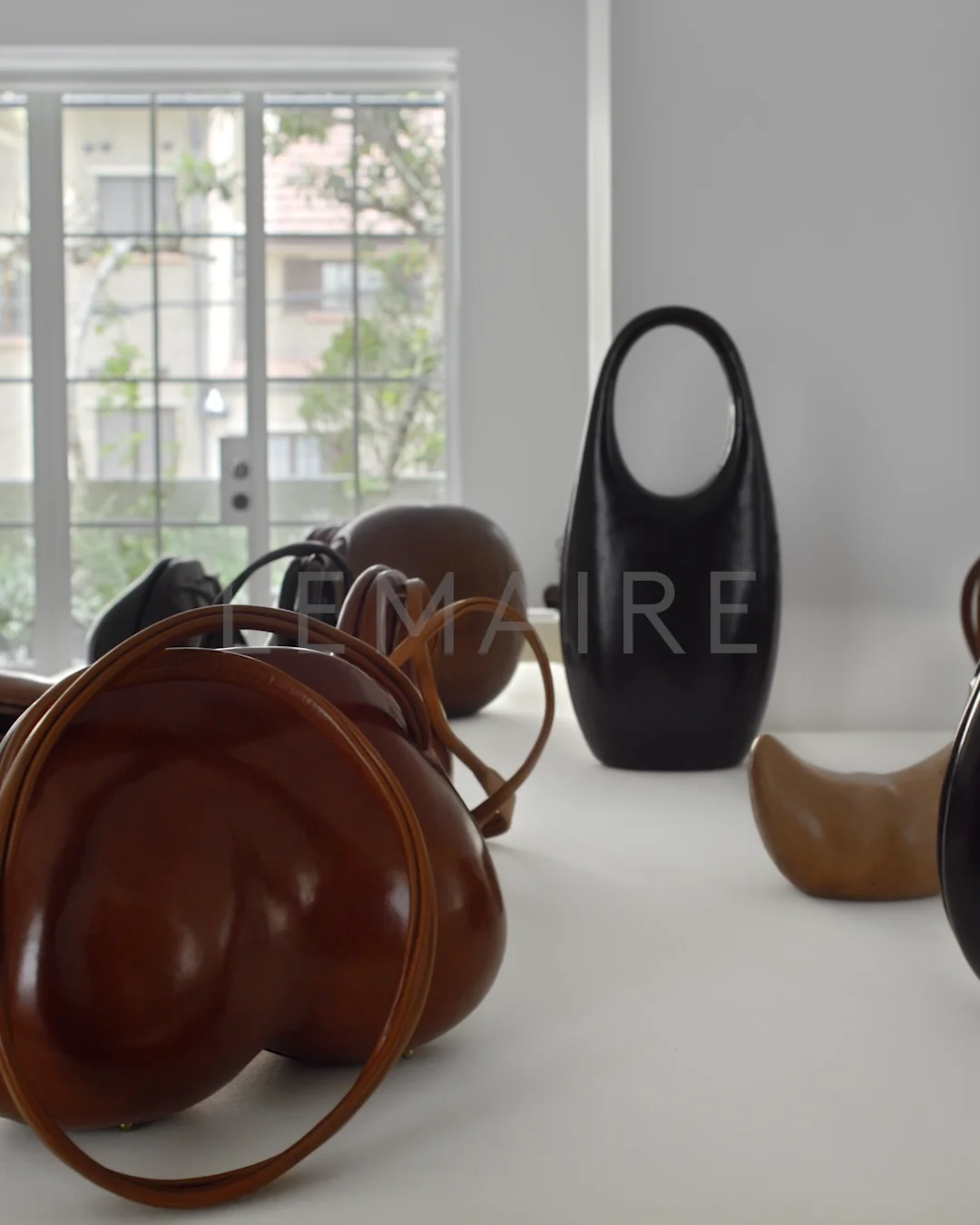 ウェアラブルスカルプチャーズ：カルロス・ペニャフィエル展覧会 | LEMAIRE