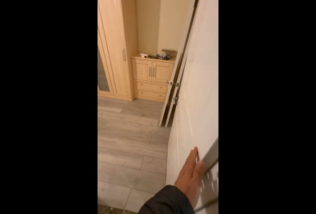 Furnished room double bed with live in landlord  Main Photo