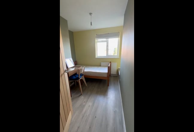 Modern Single Room in Friendly Home | All Bills In Main Photo