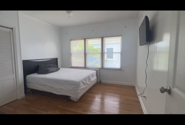 Two Rooms for Rent in a 3 bedroom apartment  Main Photo