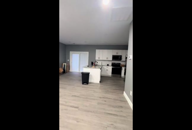  Private  room  in  brand  new  home  -  males  preferred Main Photo