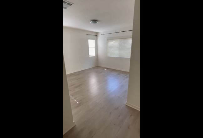 Private Access/Bathroom/NewHome Main Photo