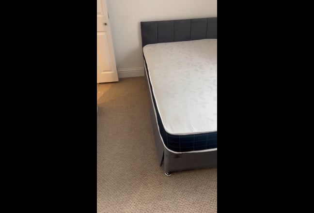 En-Suite room in a 2 bedroom house for rent Main Photo