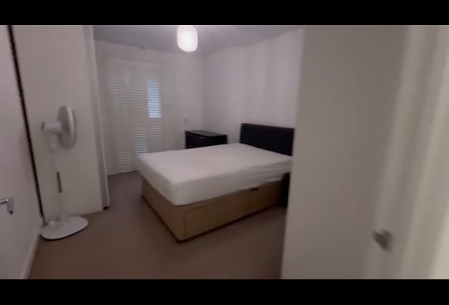 Spacious Double Room in 2B2B – Near Canary Wharf Main Photo