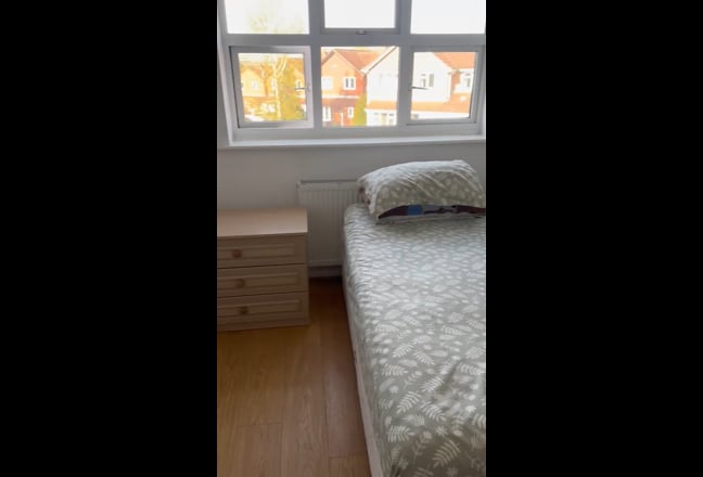 Large Double Bedroom  Main Photo