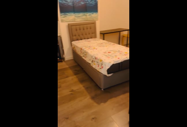 Huge double room for rent near barking Main Photo