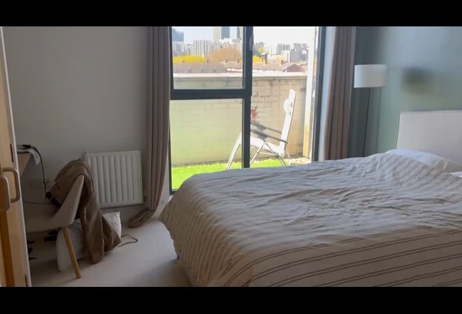 1-bed flat, short let, next to Elizabeth Line Main Photo