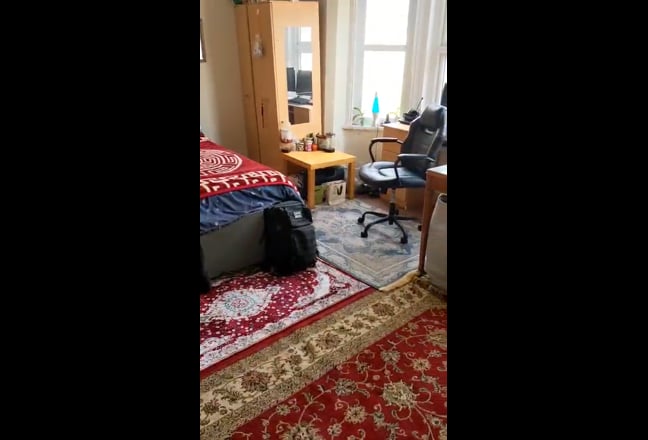 Spacious Cowley Room Flexible Move-in Main Photo