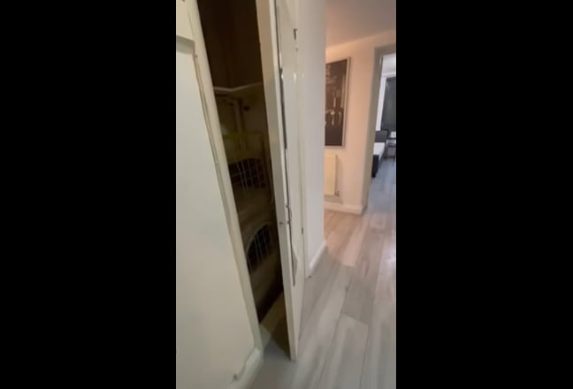 Single Room in creative friendship flat  Main Photo